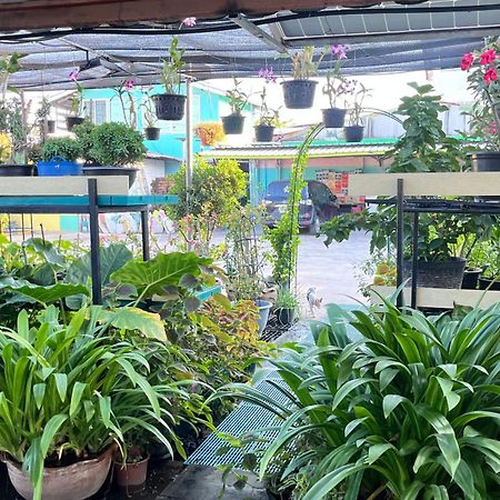 Pa Chalermchai Guesthouse Bangkok Bagian luar foto