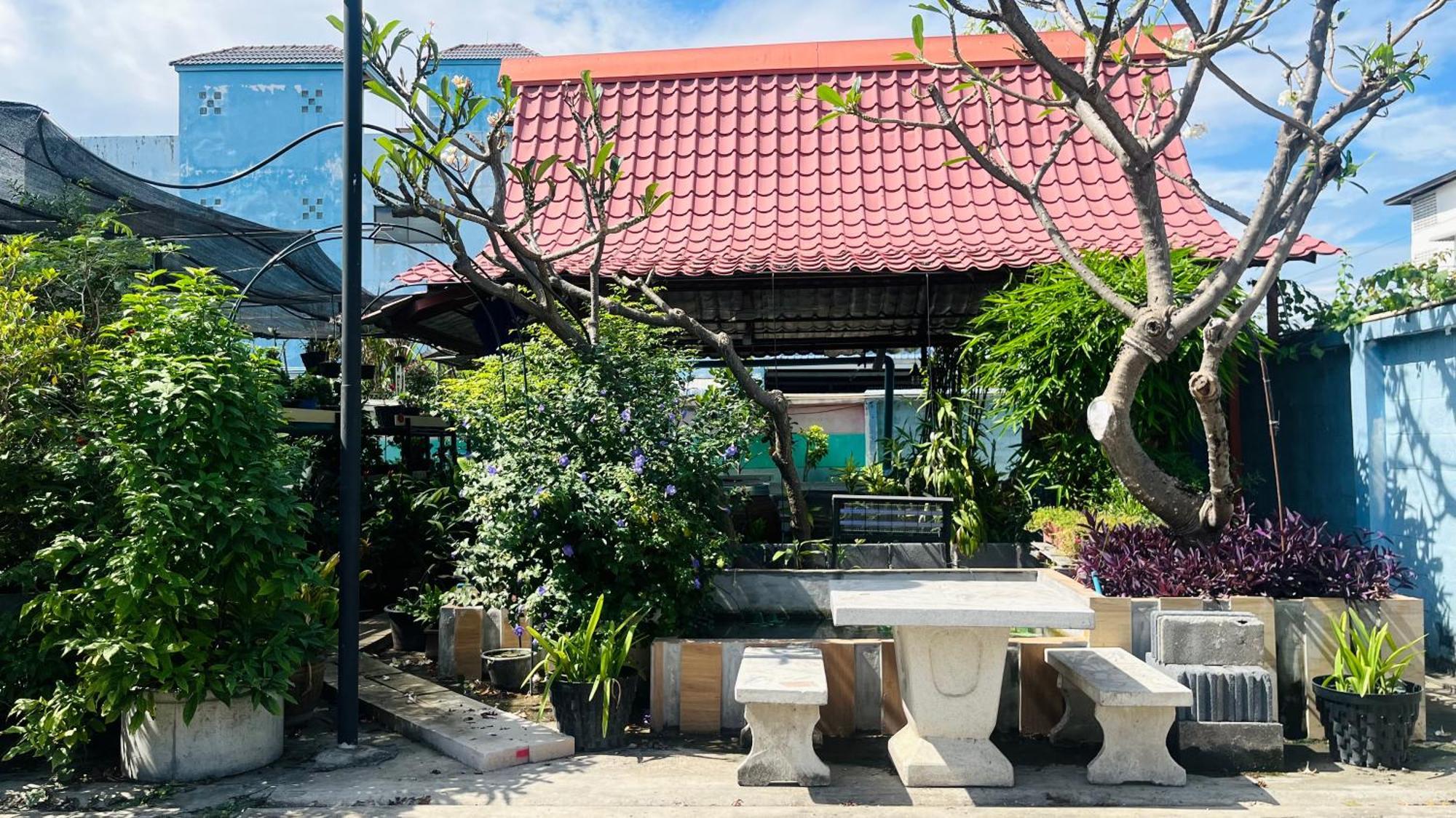 Pa Chalermchai Guesthouse Bangkok Bagian luar foto